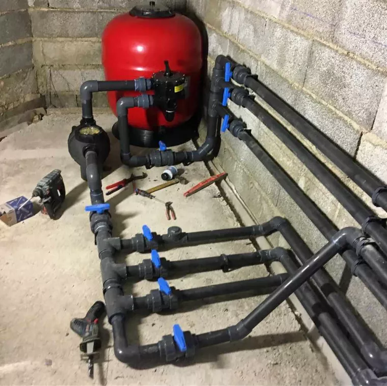 Réalisation d’une machinerie pour piscine extérieure, Sanary-sur-Mer, Les Plombiers de l'Extrême